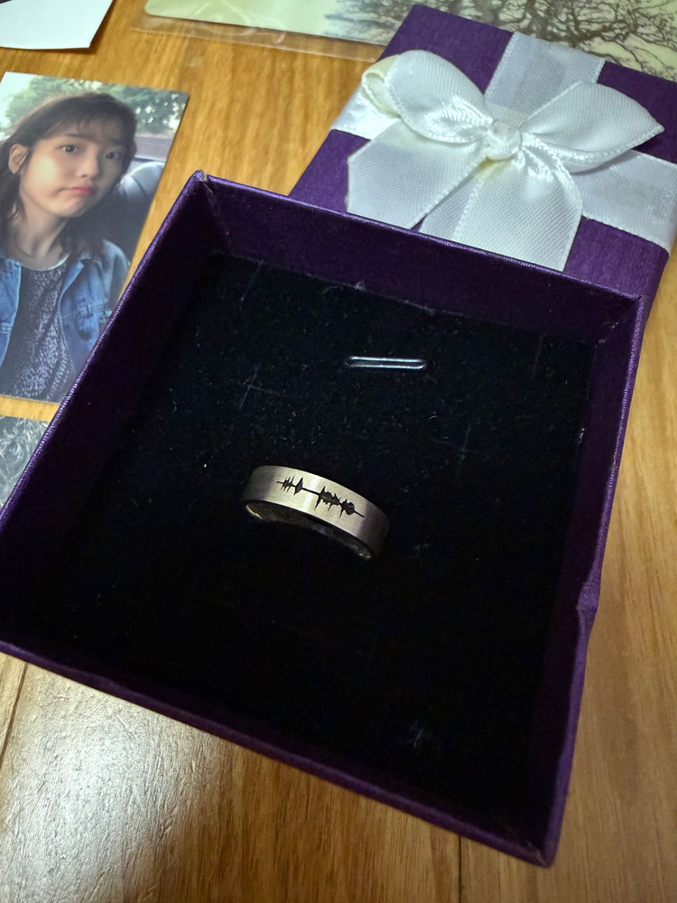 아이유 10주년 팬미팅 역조공 음파반지 이미지