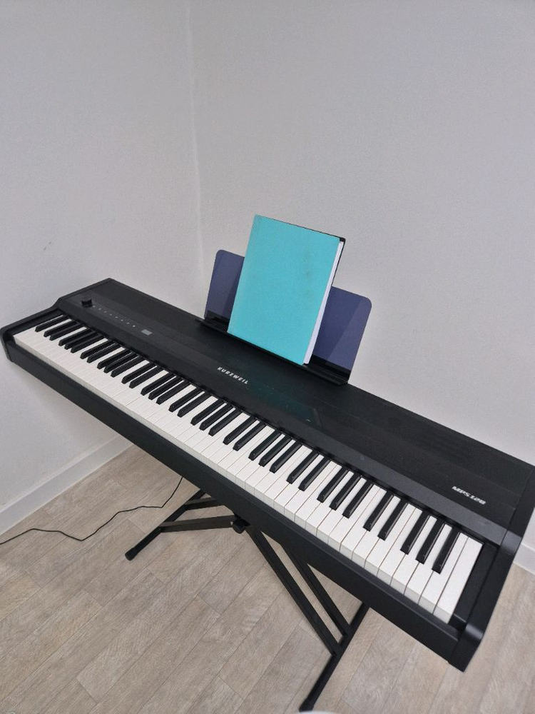 커즈와일 디지털 피아노 MPS120 A급 목건반 거치대포함 판매합니다 이미지