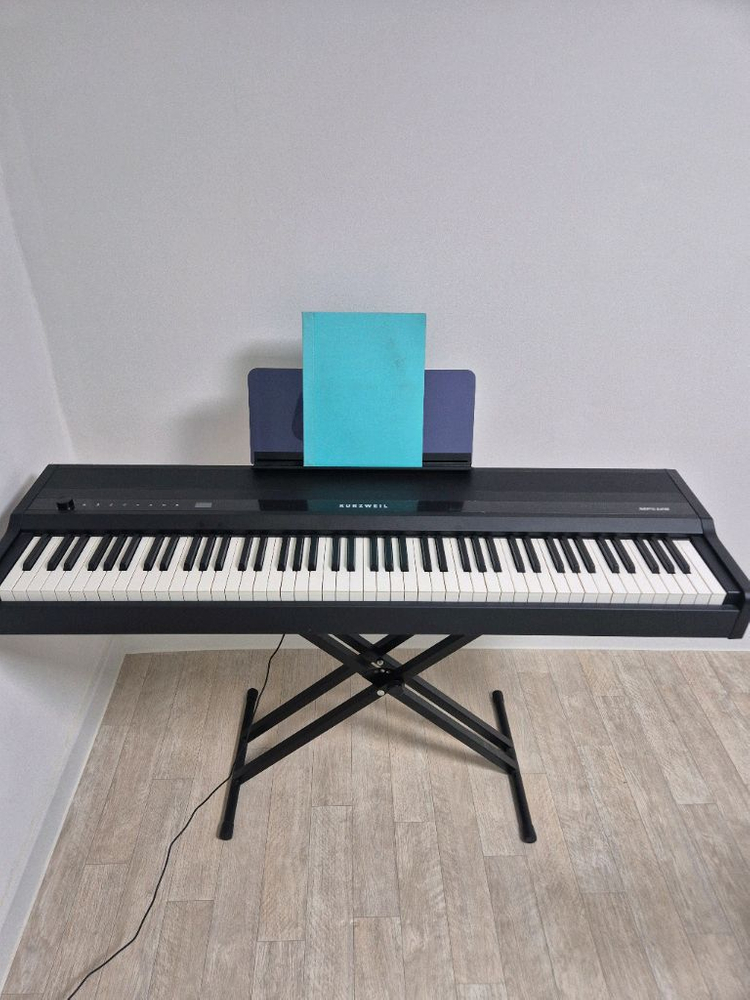 커즈와일 디지털 피아노 MPS120 A급 목건반 거치대포함 판매합니다 이미지