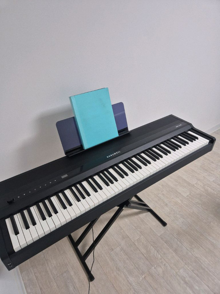 커즈와일 디지털 피아노 MPS120 A급 목건반 거치대포함 판매합니다 이미지