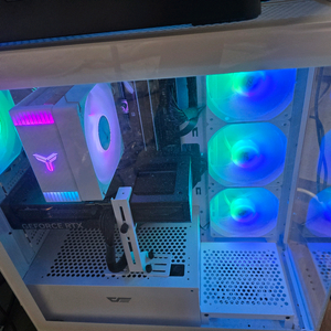 고사양본체 모니터 마우스 키보드 헤드셋 책상의자 이미지