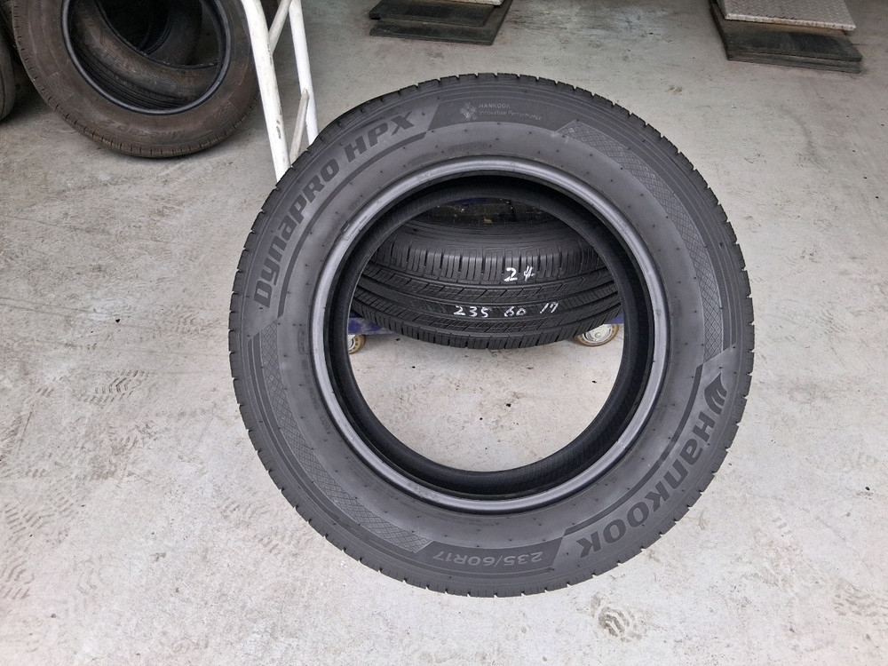한국24년95%급.235 90 17/2356017중고타이어.2개 양주동두천의정부싼타이어 이미지