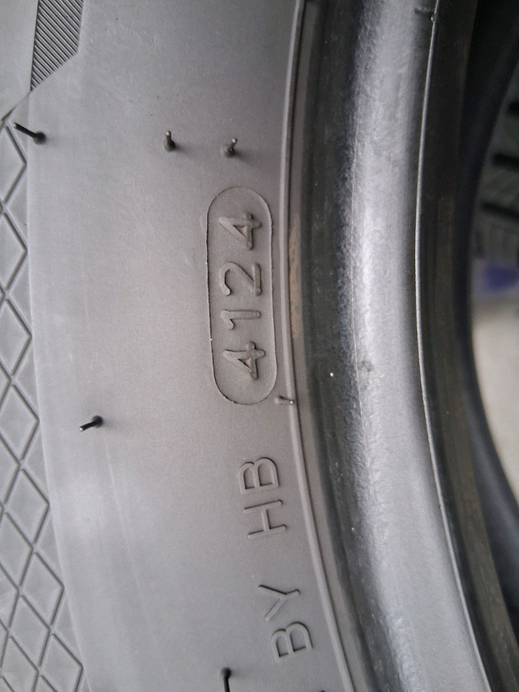 한국24년95%급.235 90 17/2356017중고타이어.2개 양주동두천의정부싼타이어 이미지