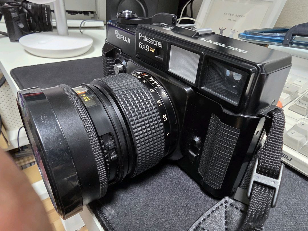 중형 필름 카메라 후지 GSW690ii (텍사스 라이카) 팝니다. 이미지