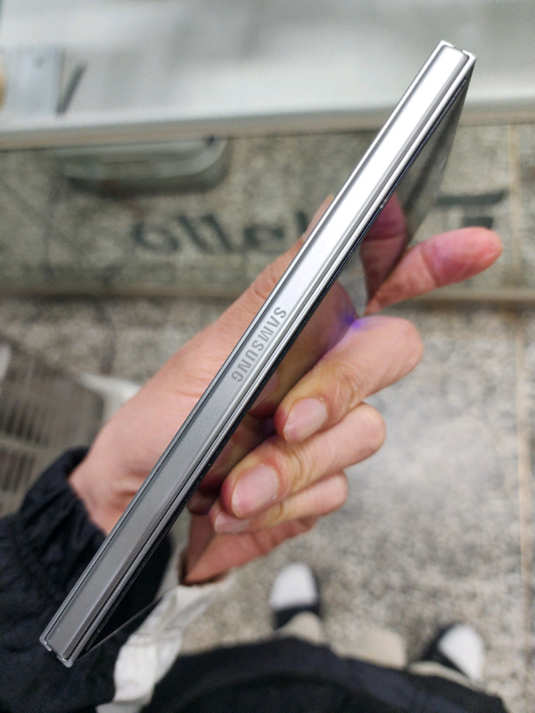 갤럭시Z폴드7 깨끗한A급(실사용5개월 불량없이 깔끔^^!) 이미지
