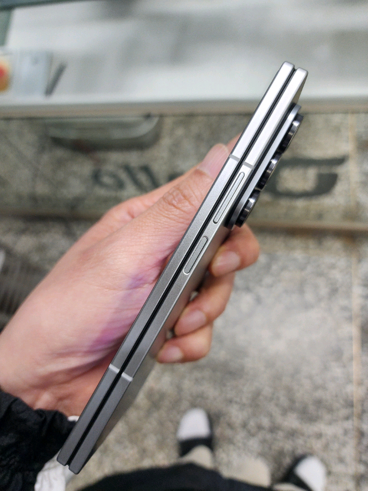 갤럭시Z폴드7 깨끗한A급(실사용5개월 불량없이 깔끔^^!) 이미지