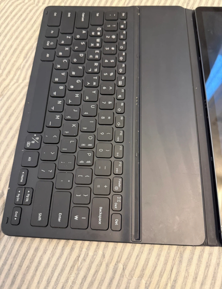갤럭시탭s9플러스 256gb + 삼성정품키보드케이스 이미지
