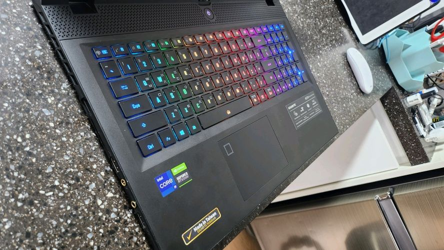 기가바이트 에어로 17 4K HDR i9 하이엔드 노트북/램32G,3080 이미지