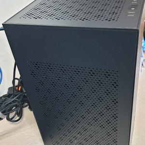 itx 게이밍 컴퓨터 본체 팝니다. 이미지