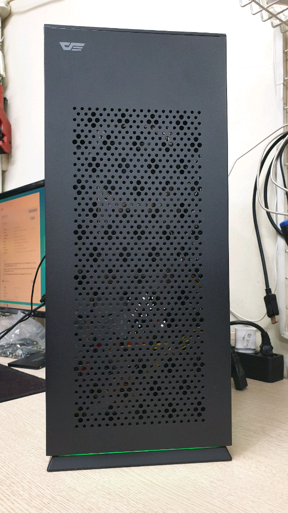 itx 게이밍 컴퓨터 본체 팝니다. 이미지