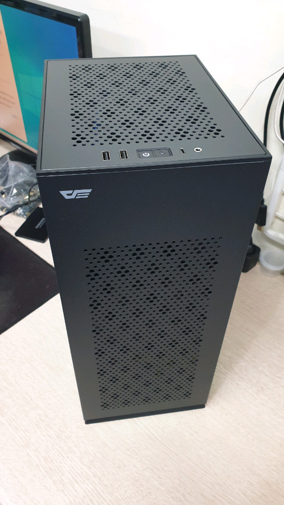 itx 게이밍 컴퓨터 본체 팝니다. 이미지