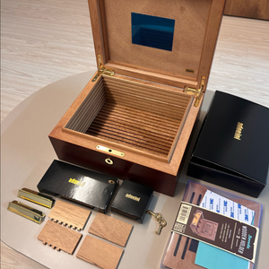 아도리니 트라이스트 디럭스 휴미더 시가 보관 케이스 이미지