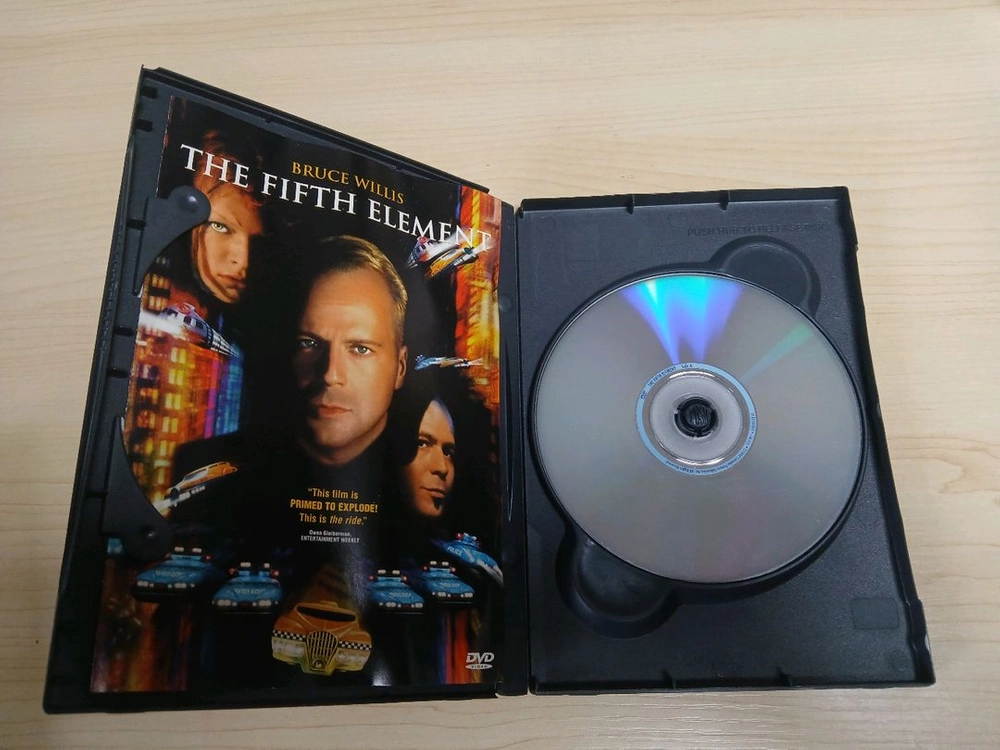 DVD 무삭제 미국판 레옹의 뤽베송 감독 브루스 윌리스 밀라 요보비치 주연 제5원소 이미지