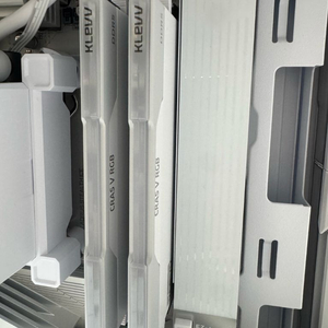에센코어 klevv cras v ddr5 64gb white 이미지