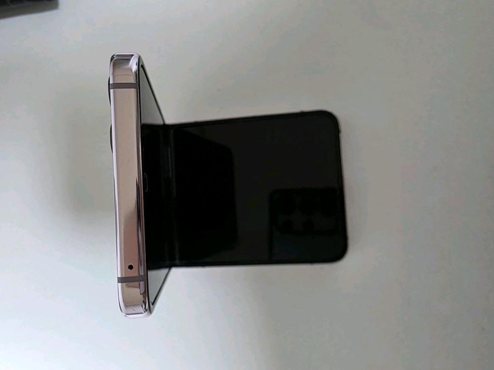 갤럭시 Z플립5 라벤더 색상 256GB 팝니다 이미지