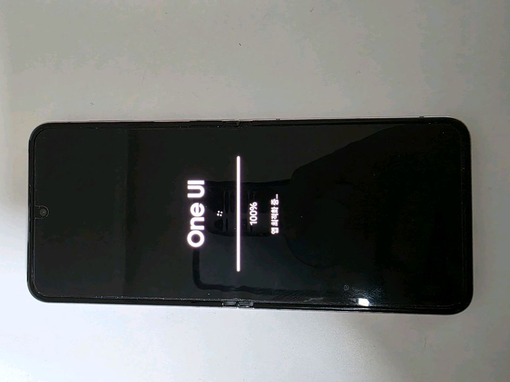 갤럭시 Z플립5 라벤더 색상 256GB 팝니다 이미지