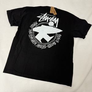 스투시 서프맨 비치 루트 티셔츠 반팔 블랙 XL 사이즈 새제품 팝니다. Stussy 반팔티 이미지