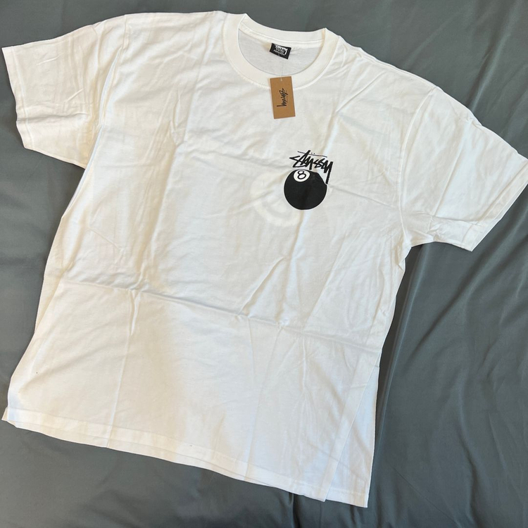 스투시 8볼 반팔 티셔츠 화이트 XL 사이즈 새제품 팝니다. Stussy 반팔티 이미지