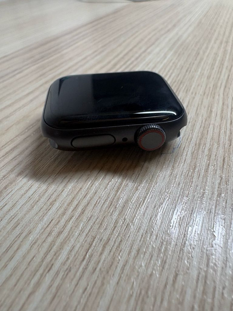 급처애플워치 se2 40mm 85% 셀룰러 스트랩드립니다 급처 이미지