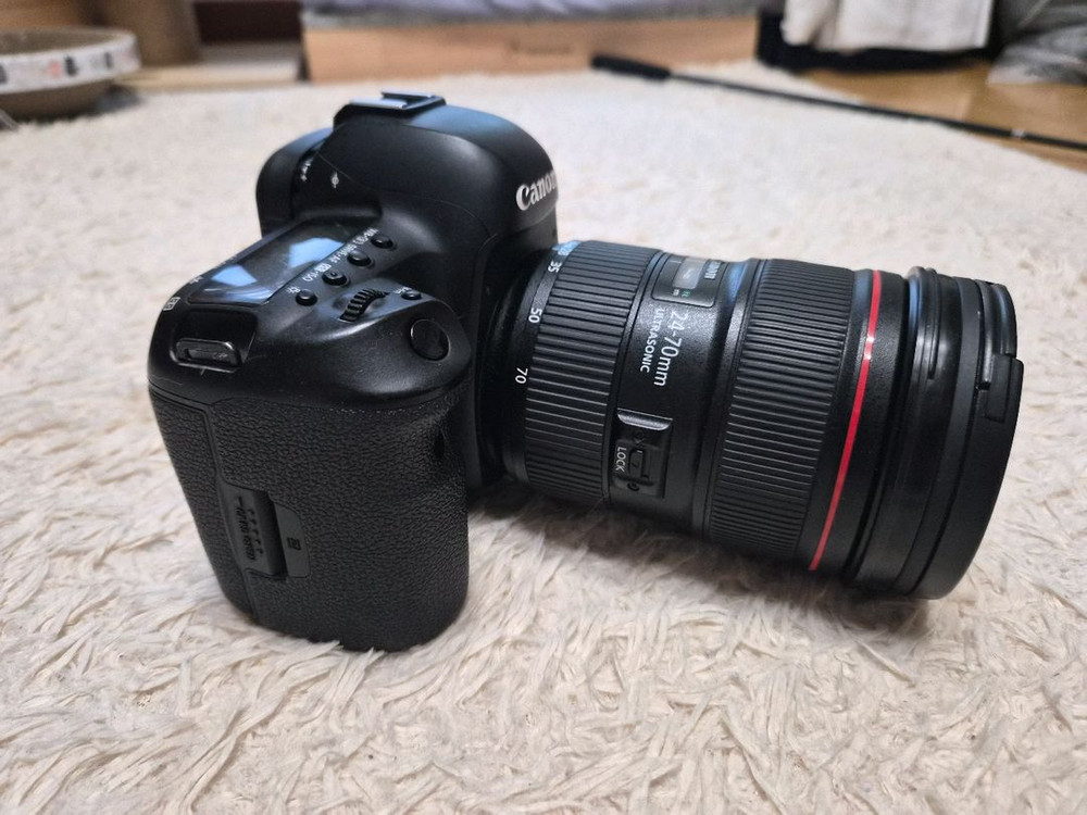 캐논 EOS 5D Mark IV + EF 24-70mm 렌즈(직거래.사기꾼접근금지) 이미지