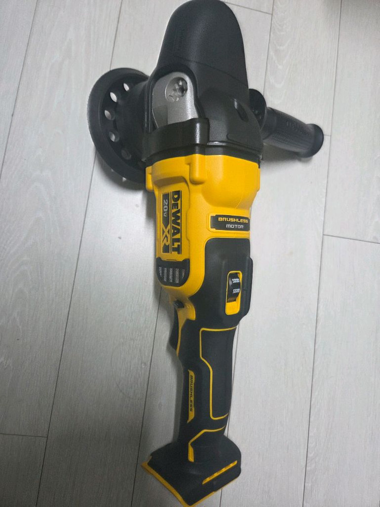 정품 디월트 임팩드릴 임팩랜치 해머드릴 그라인더 직쏘 컷쏘 멀티커터 스킬 월커터 실타카 플랜지쏘 루터 대패 스피커 이미지