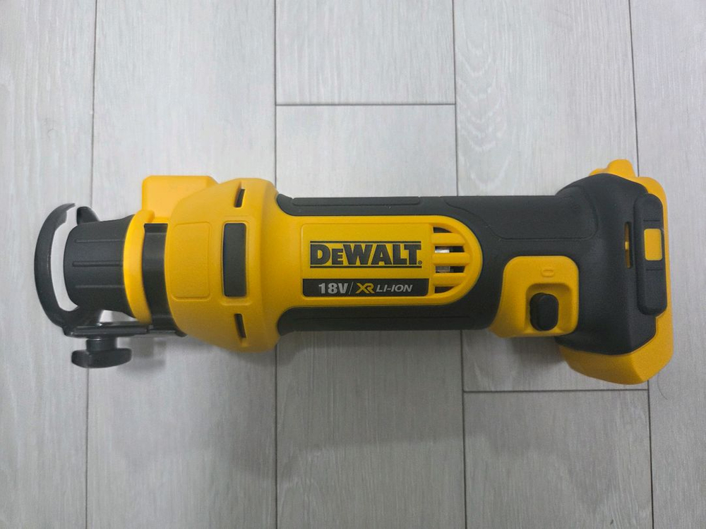 정품 디월트 임팩드릴 임팩랜치 해머드릴 그라인더 직쏘 컷쏘 멀티커터 스킬 월커터 실타카 플랜지쏘 루터 대패 스피커 이미지