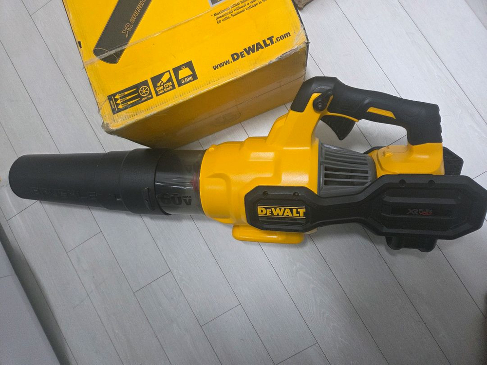 정품 디월트 임팩드릴 임팩랜치 해머드릴 그라인더 직쏘 컷쏘 멀티커터 스킬 월커터 실타카 플랜지쏘 루터 대패 스피커 이미지