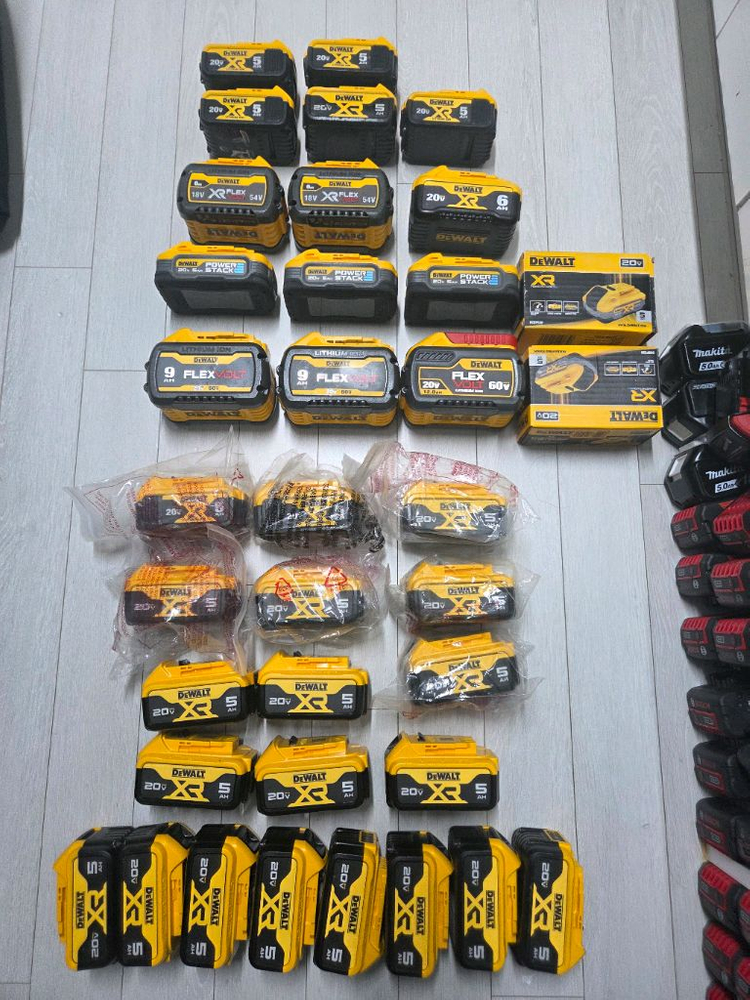 정품 디월트 임팩드릴 임팩랜치 해머드릴 그라인더 직쏘 컷쏘 멀티커터 스킬 월커터 실타카 플랜지쏘 루터 대패 스피커 이미지