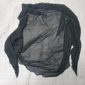 블랙 플리츠 숄 이미지