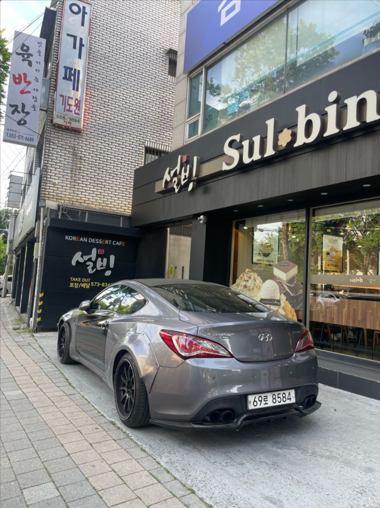 제네시스 쿠페 이미지
