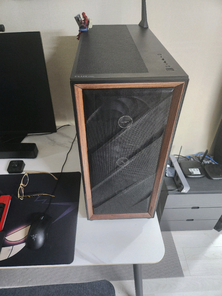 고성능 게이밍 PC 본체 이미지