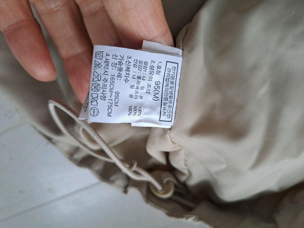 노스페이스의 매력적인 컬러 블록 아노락 이미지