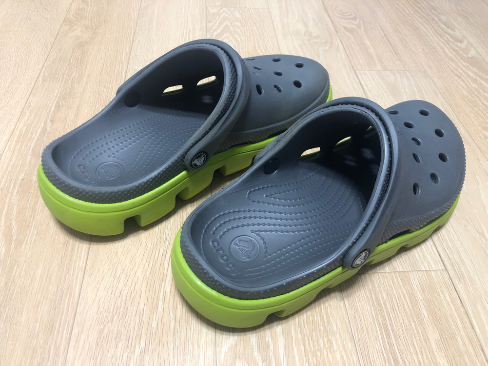 크록스 (듀엣 스포츠 클로그) 신발 판매합니다 이미지