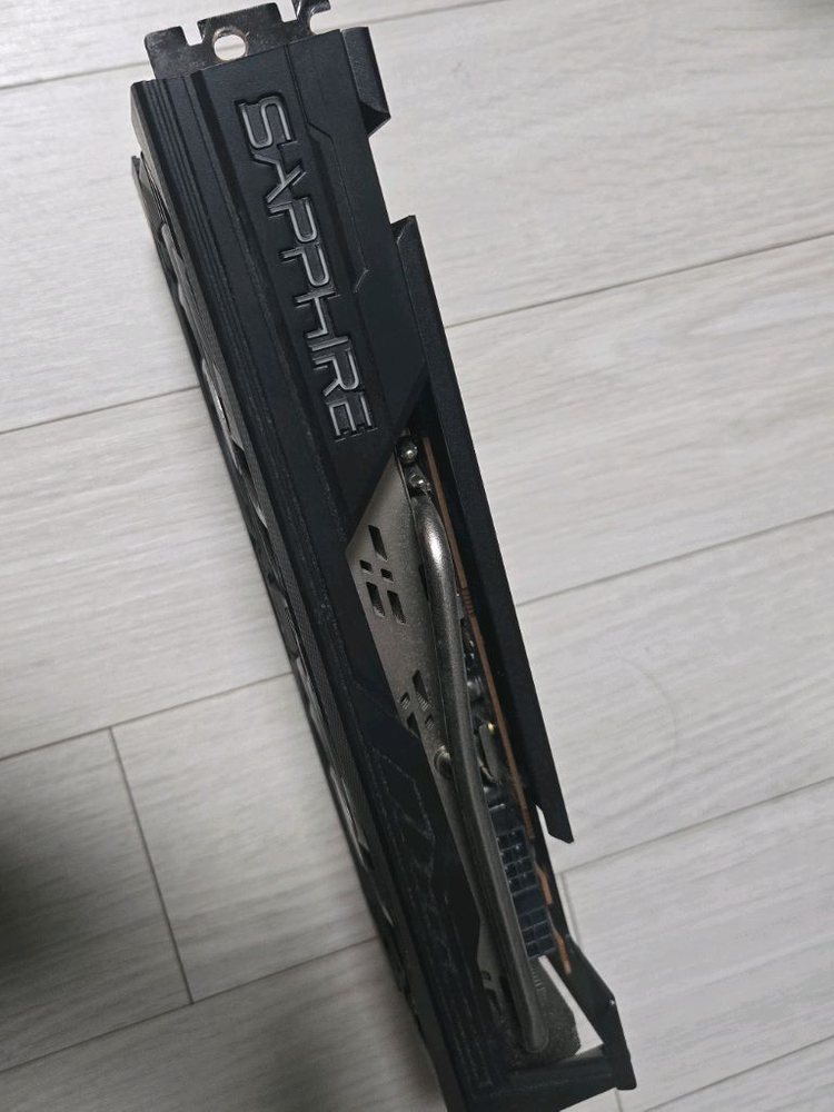 사파이어 펄스 RX5700 그래픽카드 이미지