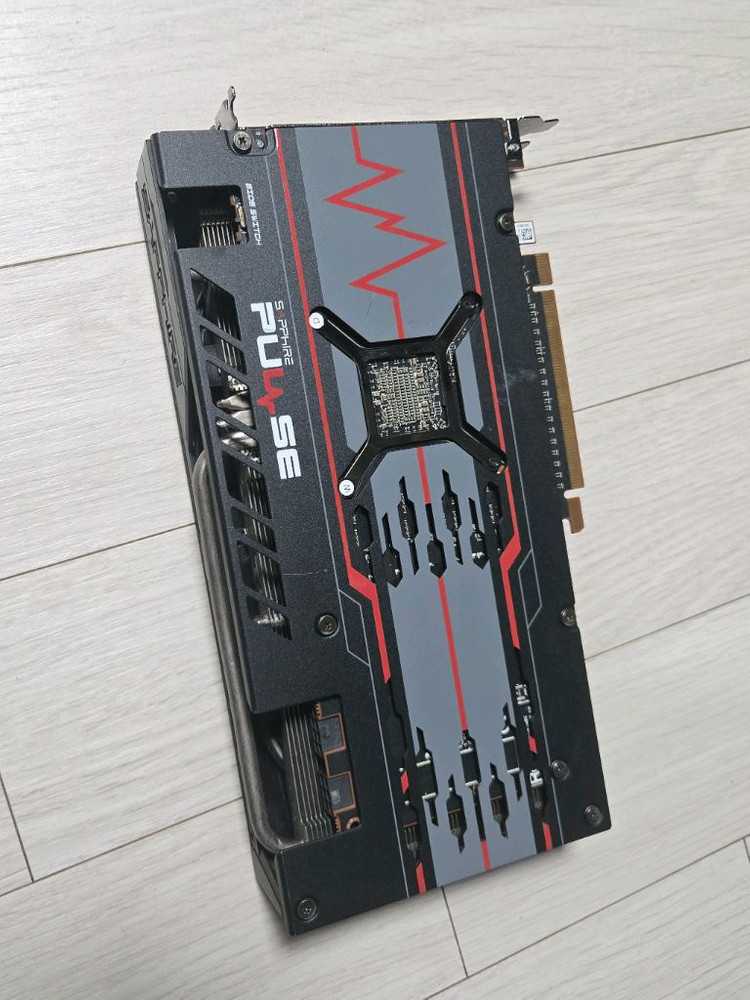 사파이어 펄스 RX5700 그래픽카드 이미지