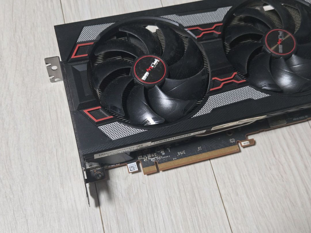 사파이어 펄스 RX5700 그래픽카드 이미지
