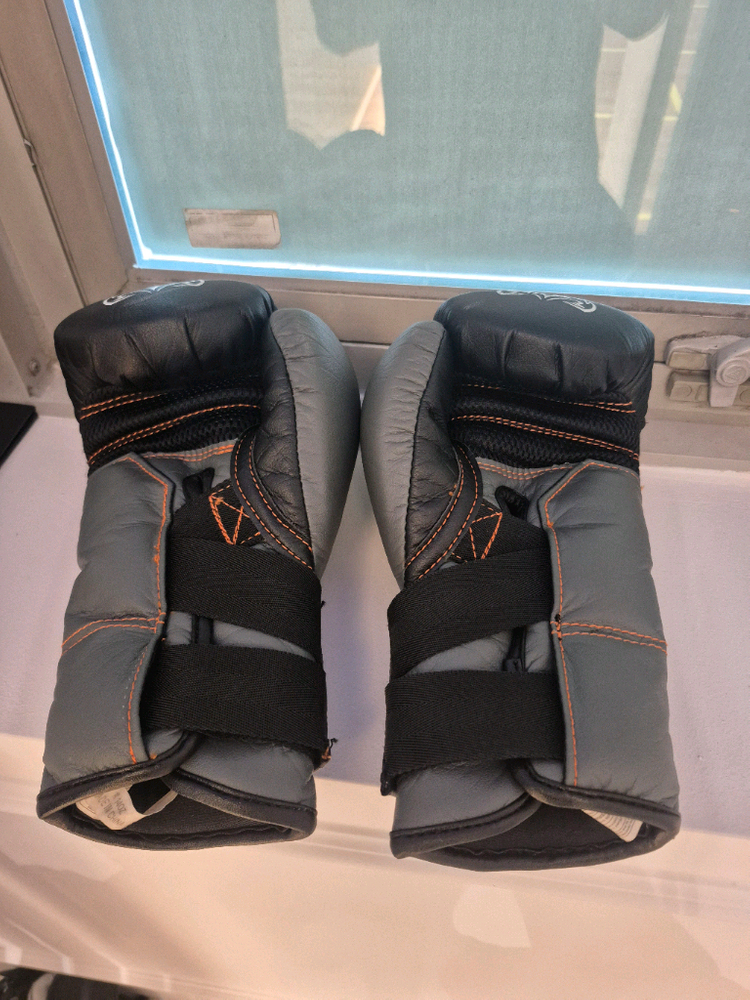 라이벌 rs11v 14온스 글러브 팔아요. 이미지