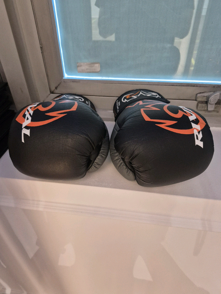 라이벌 rs11v 14온스 글러브 팔아요. 이미지
