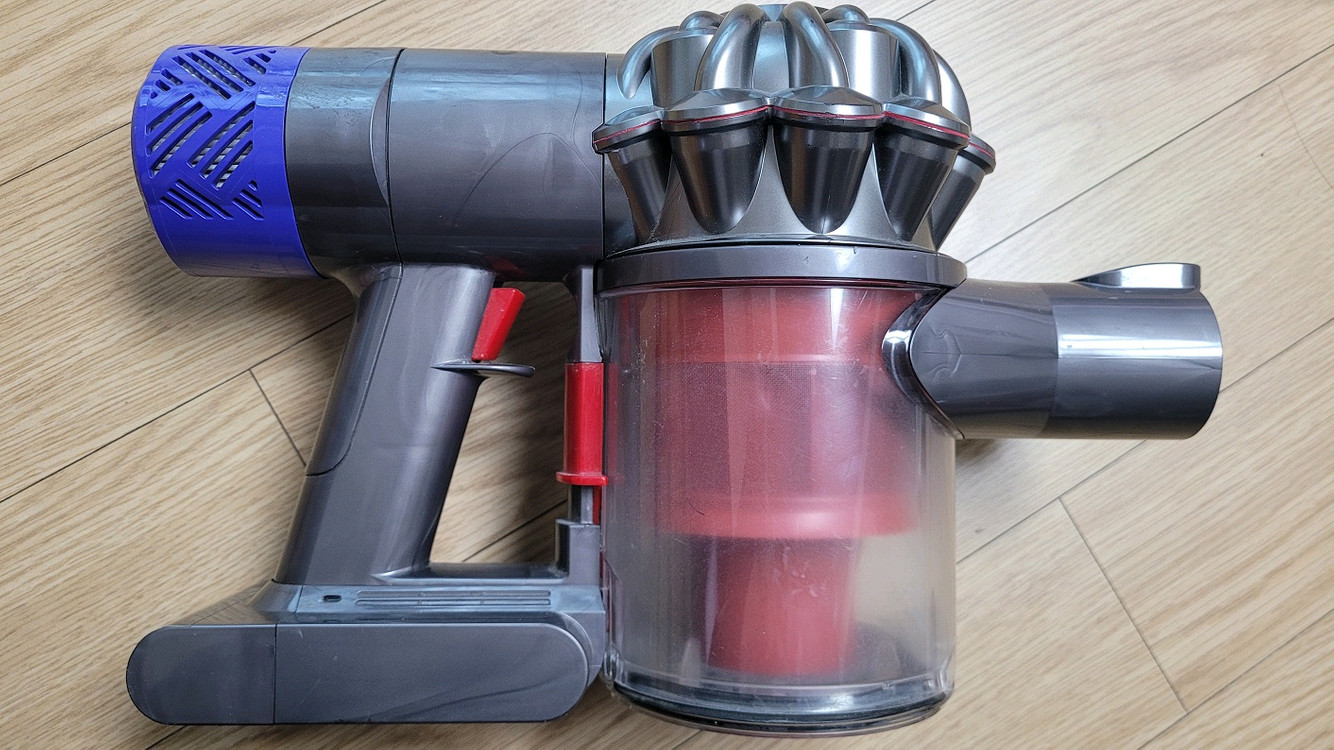 깨끗하게 세척한 다이슨 V6 무선 청소기(13분 연속동작) 이미지