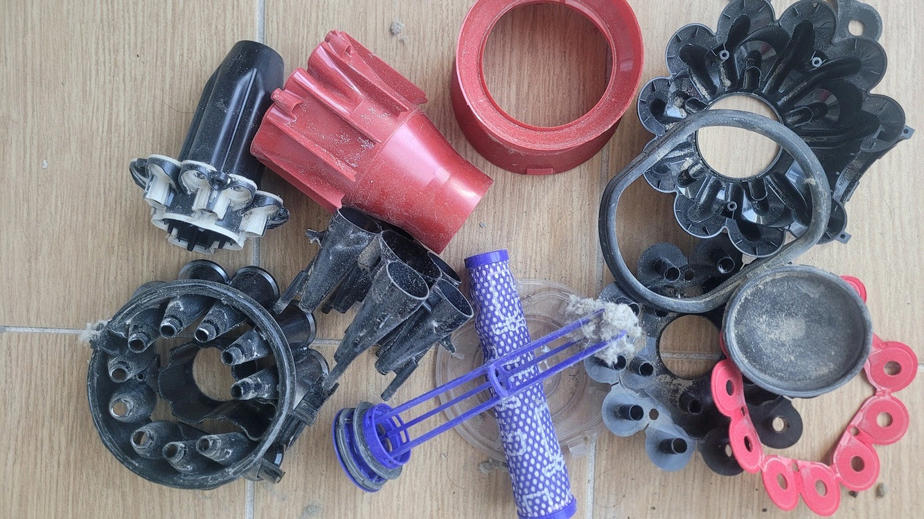 깨끗하게 세척한 다이슨 V6 무선 청소기(13분 연속동작) 이미지