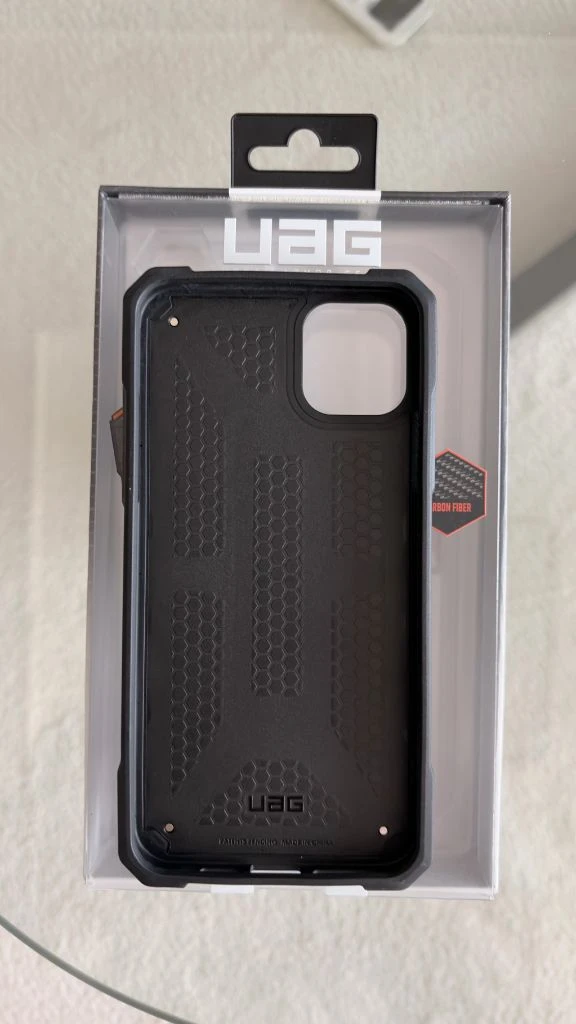 아이폰11pro max UAG 카본 케이스 미사용 새제품 이미지