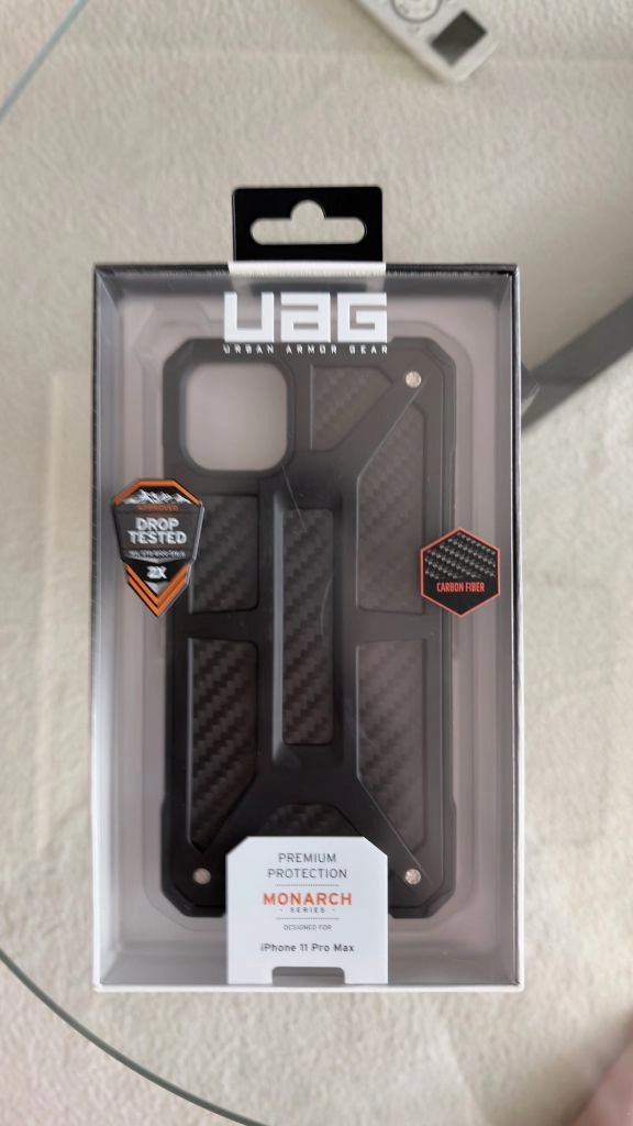 아이폰11pro max UAG 카본 케이스 미사용 새제품 이미지