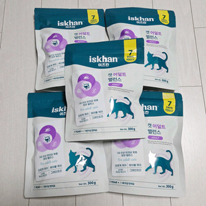 고양이 사료 이즈칸 캣 어덜트 밸런스 1.5kg 이미지