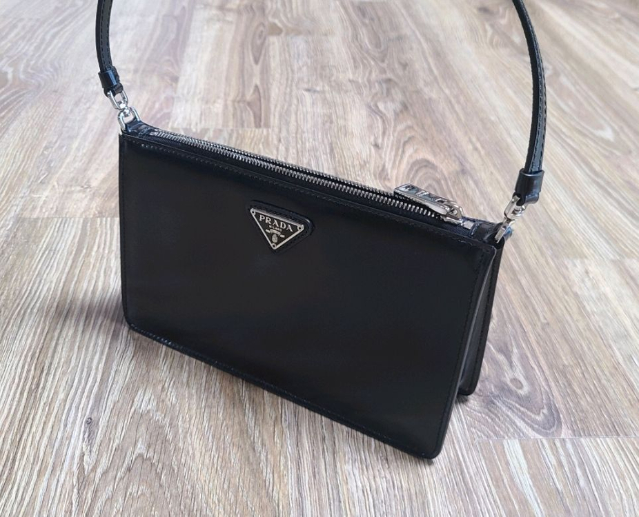 프라다 브러시드 호보백미니백가방명품백테수토호보백숄더백버킷백 구찌루이비통디올셀린느샤넬에르메스보테가발렌시아가아바백팩 이미지