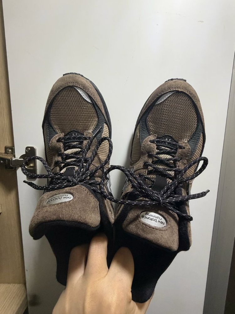 뉴발란스 2002R 브라운 색상 275 이미지