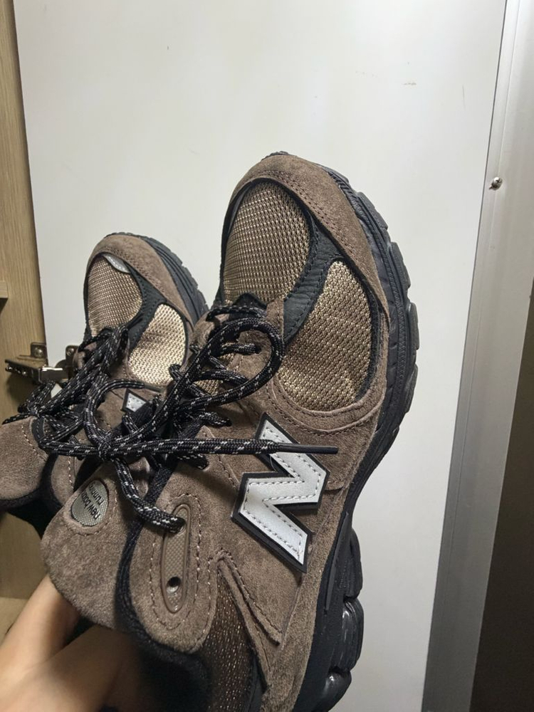 뉴발란스 2002R 브라운 색상 275 이미지