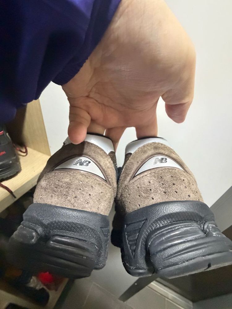 뉴발란스 2002R 브라운 색상 275 이미지