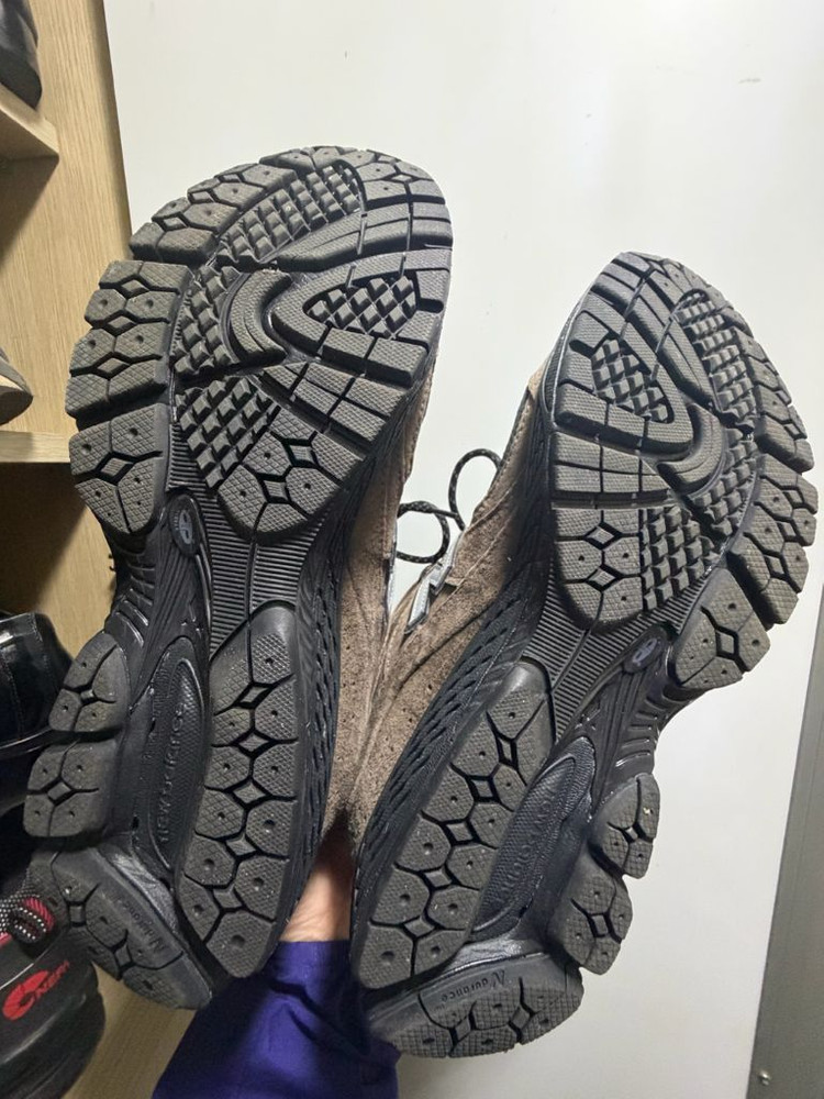 뉴발란스 2002R 브라운 색상 275 이미지