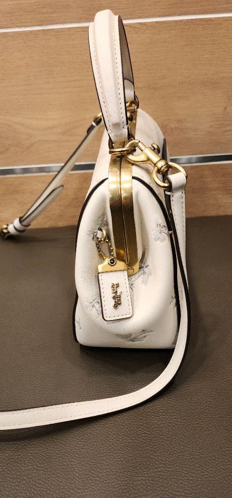 COACH 디즈니 콜라보 사첼백 이미지