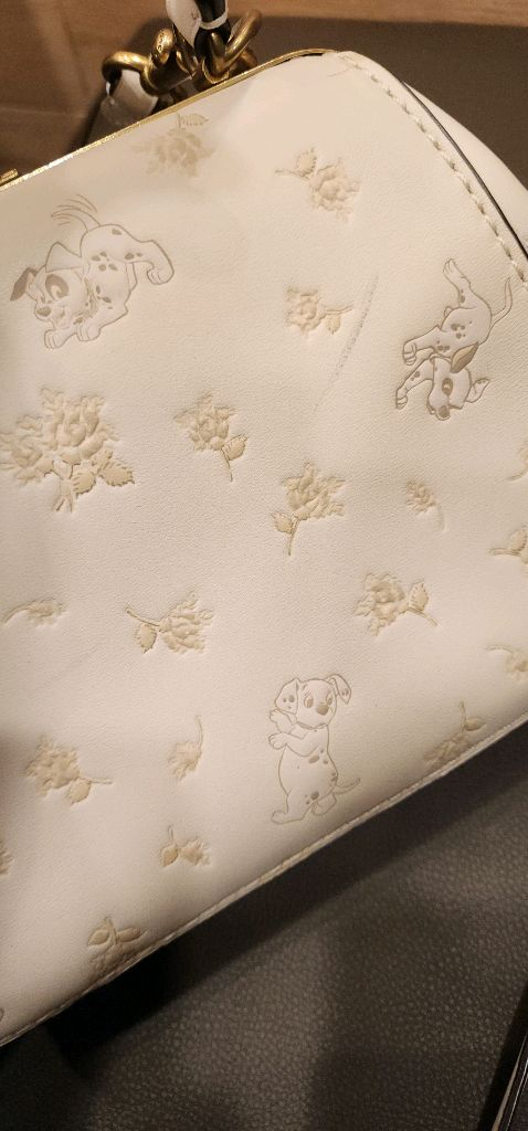 COACH 디즈니 콜라보 사첼백 이미지